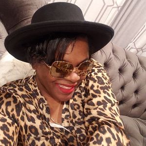 Meet your Posher, Yolanda